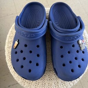 Crocs size 6